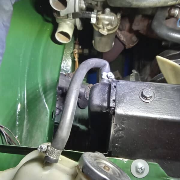 05.06.2025 1978 MG Midget 1500 Green Header Tank 2