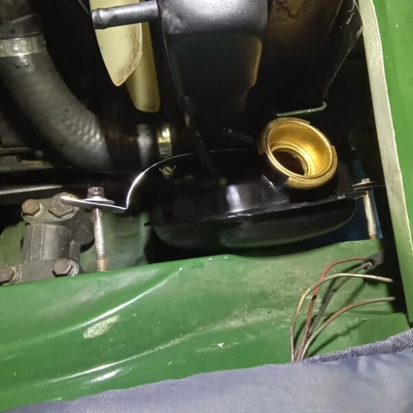 05.06.2025 1978 MG Midget 1500 Green Header Tank 5