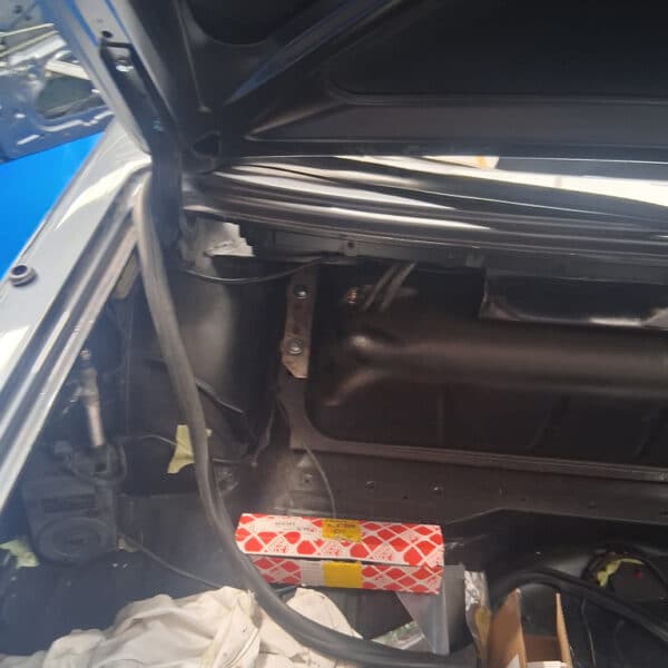 05.06.2025 1987 Mercedes 500 SL Grey windows 6