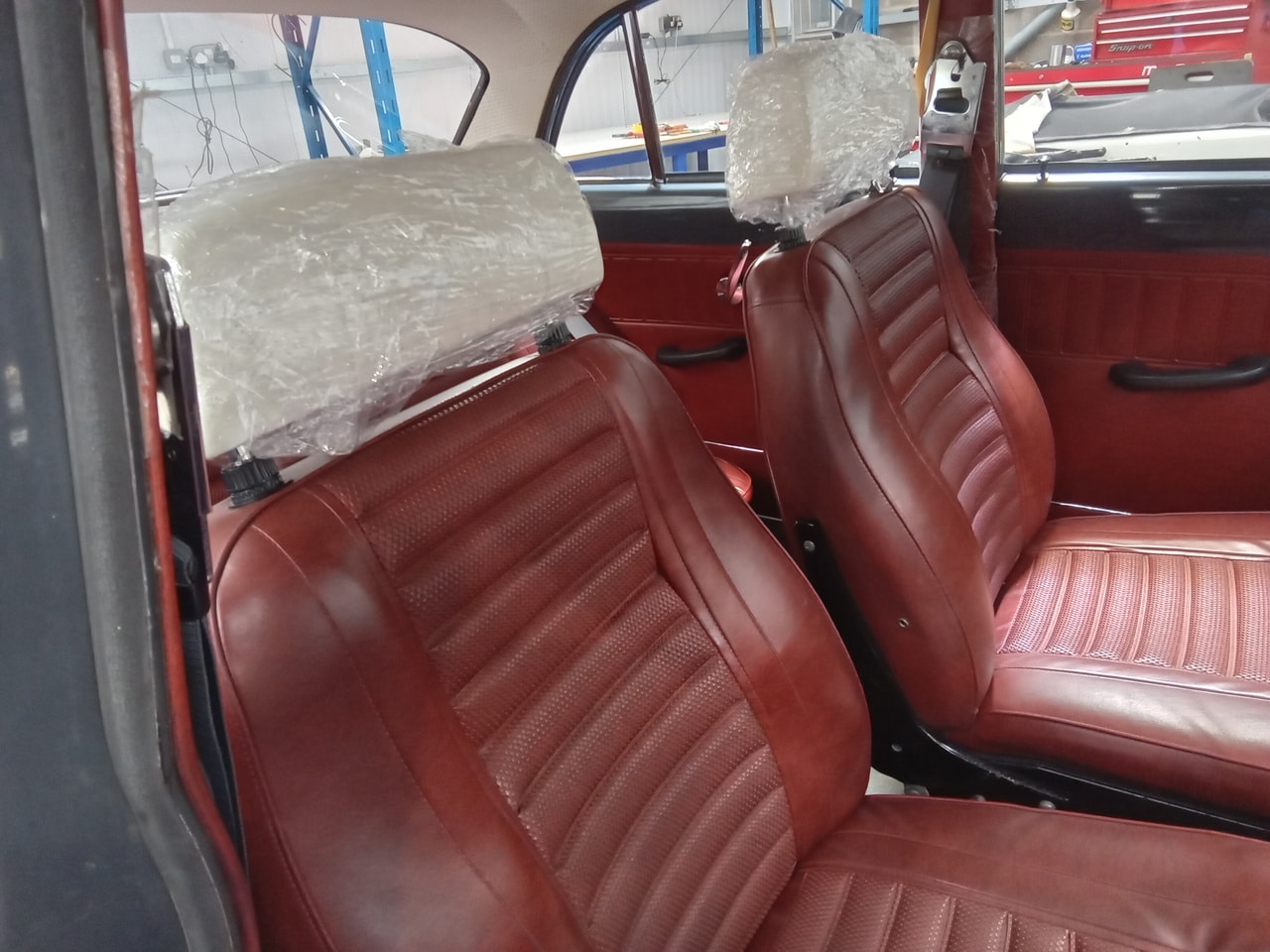 060625 1966 Volvo Amazon Headrests 06