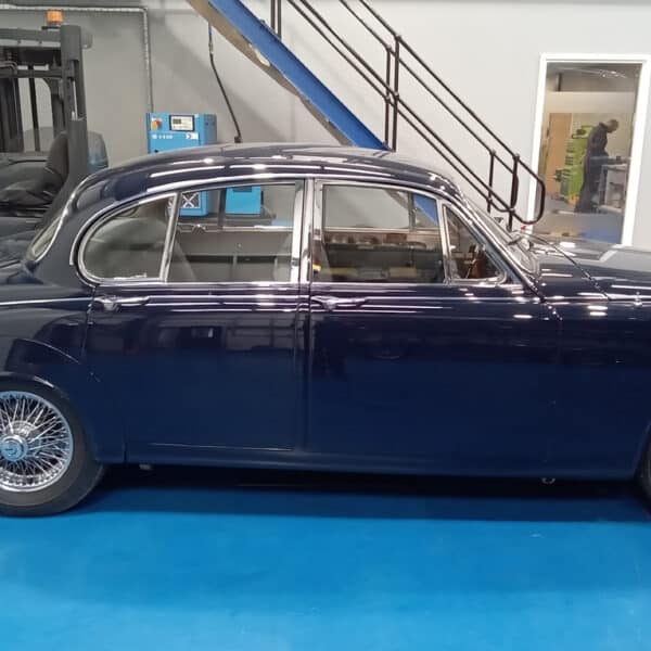 10.06.2025 1964 Daimler 2.5 V8 Blue costumer Jobs 1