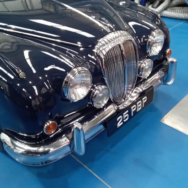10.06.2025 1964 Daimler 2.5 V8 Blue costumer Jobs 2