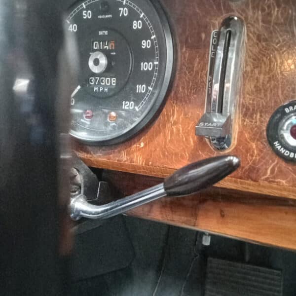 10.06.2025 1964 Daimler 2.5 V8 Blue costumer Jobs 3