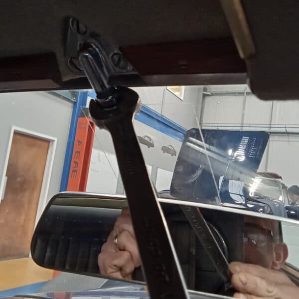 10.06.2025 1964 Daimler 2.5 V8 Blue costumer Jobs 5