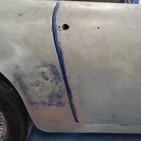 10.06.2025 1969 Aston Martin DB6 Volante Blue Grapping doors.boot 12