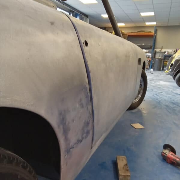 10.06.2025 1969 Aston Martin DB6 Volante Blue Grapping doors.boot 14