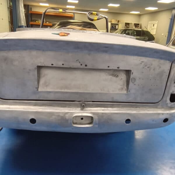10.06.2025 1969 Aston Martin DB6 Volante Blue Grapping doors.boot 20