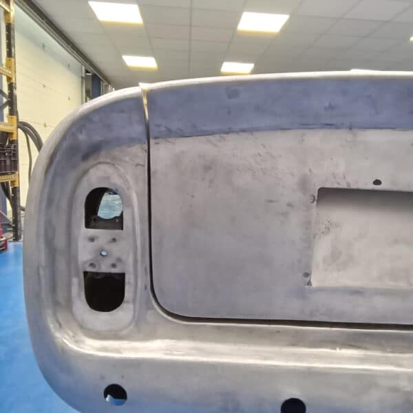 10.06.2025 1969 Aston Martin DB6 Volante Blue Grapping doors.boot 25