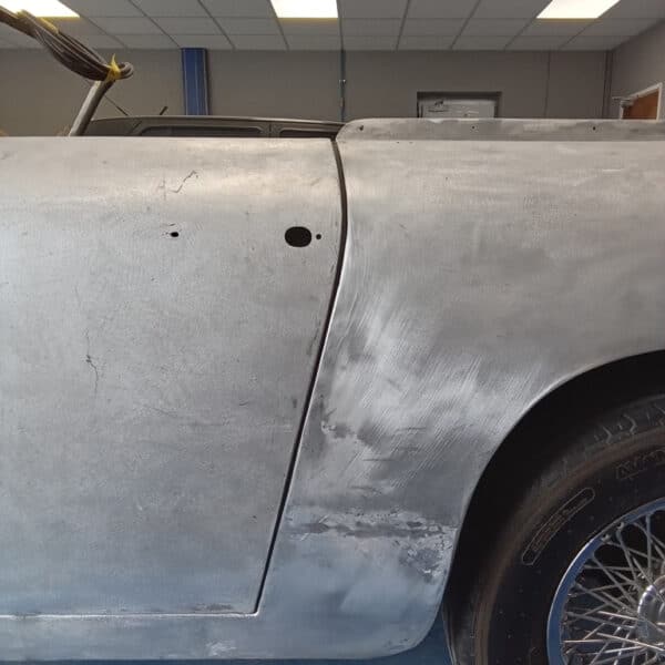 10.06.2025 1969 Aston Martin DB6 Volante Blue Grapping doors.boot 7