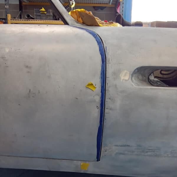 10.06.2025 1969 Aston Martin DB6 Volante Blue Grapping doors.boot 8