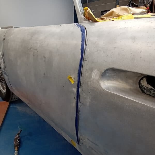 10.06.2025 1969 Aston Martin DB6 Volante Blue Grapping doors.boot 9