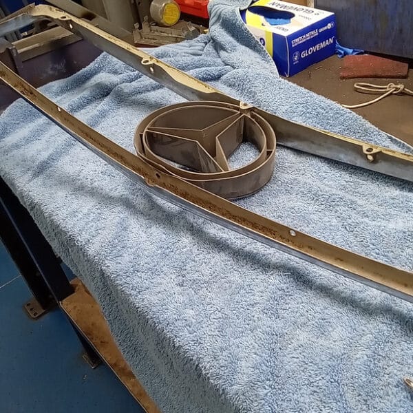 10.06.2025 1987 Mercedes 500 SL Grey Boot Panel 14