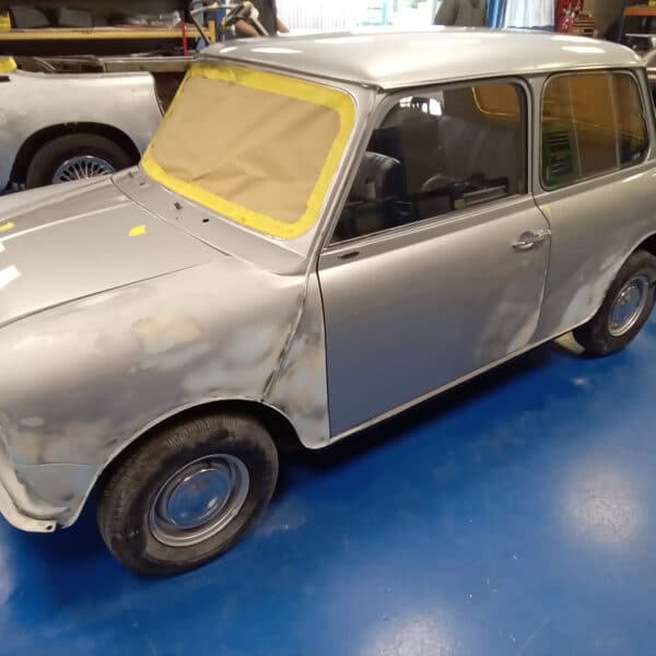 11062025 1977 Leyland Mini 1000 rust spots 13