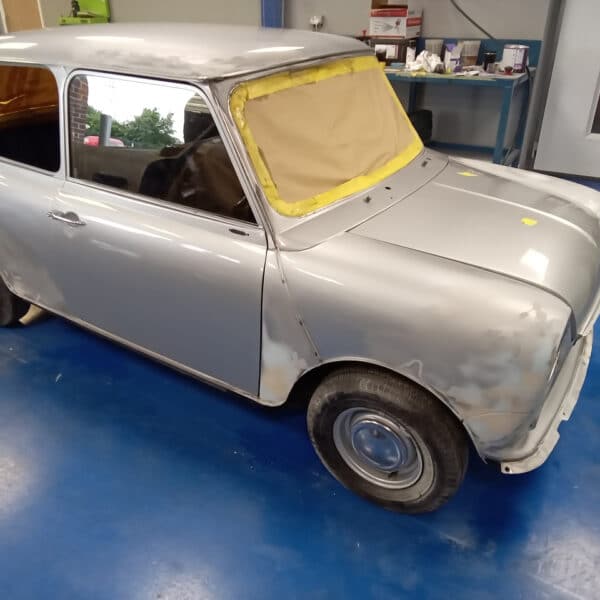 11062025 1977 Leyland Mini 1000 rust spots 17