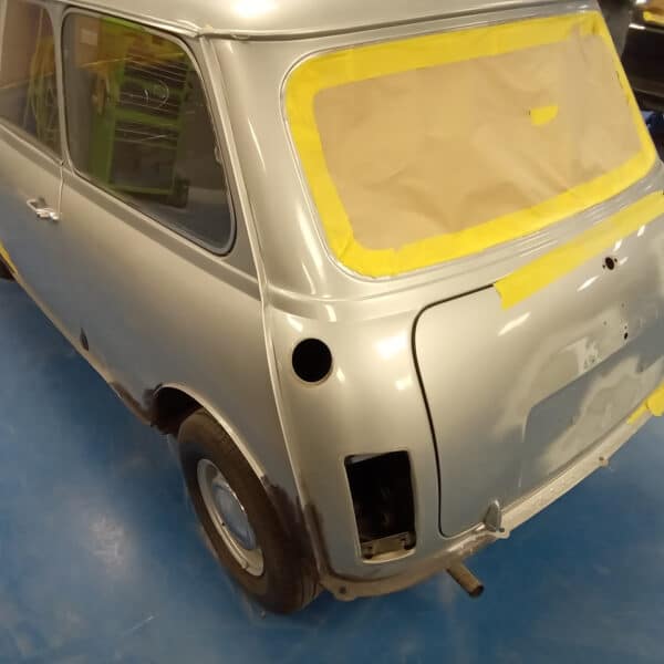 11062025 1977 Leyland Mini 1000 rust spots 3
