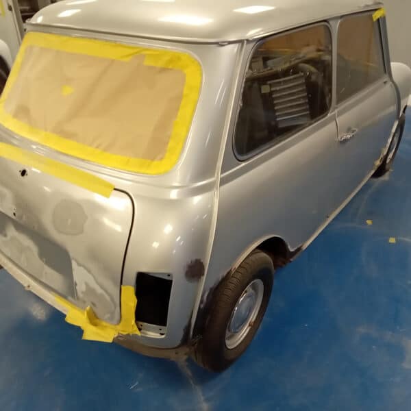 11062025 1977 Leyland Mini 1000 rust spots 4