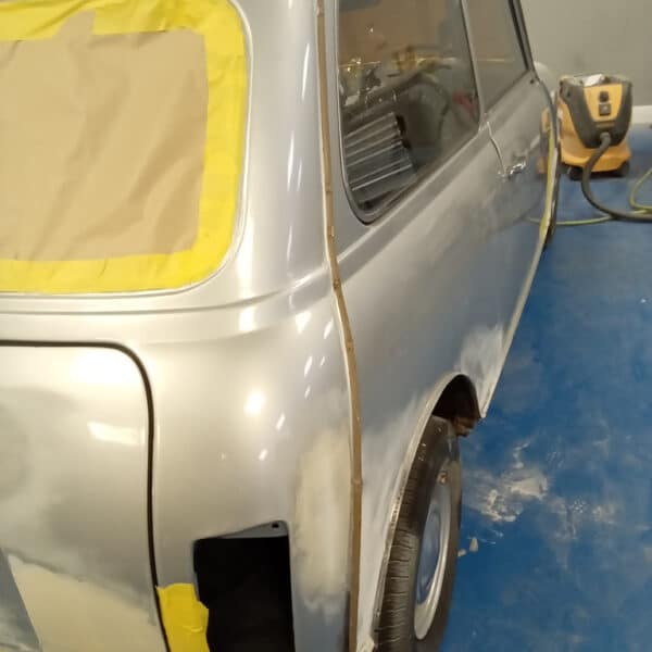 11062025 1977 Leyland Mini 1000 rust spots 6