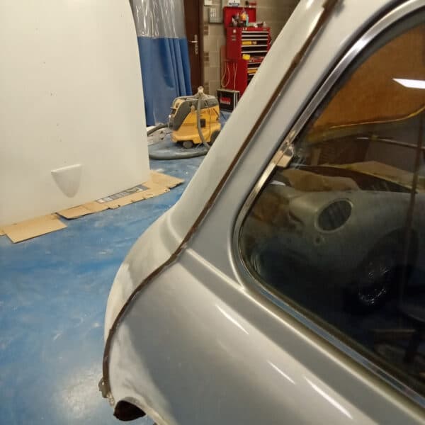 11062025 1977 Leyland Mini 1000 rust spots 7
