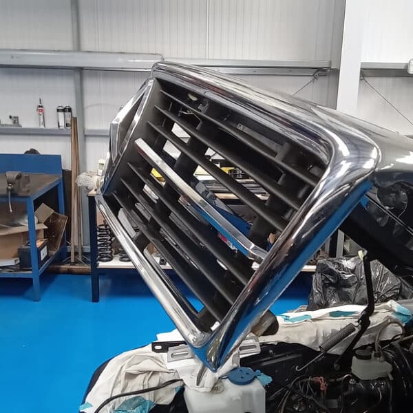 17.06.2025 1987 Mercedes 500 SL Grey Grill 19