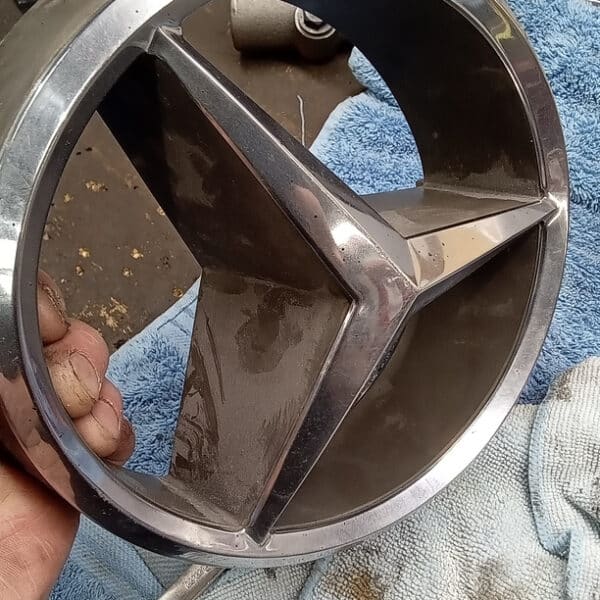 17.06.2025 1987 Mercedes 500 SL Grey Grill 6