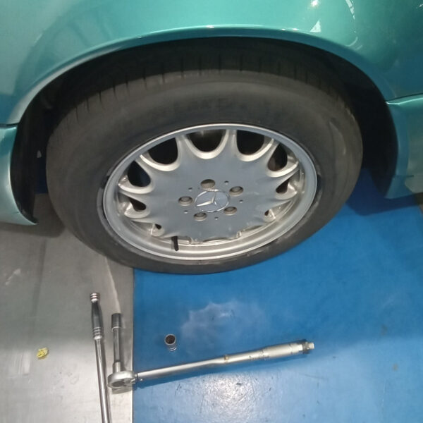 1997 Mercedes 280SL Wheel Swap 02