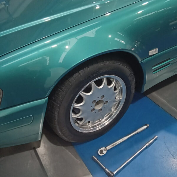 1997 Mercedes 280SL Wheel Swap 03