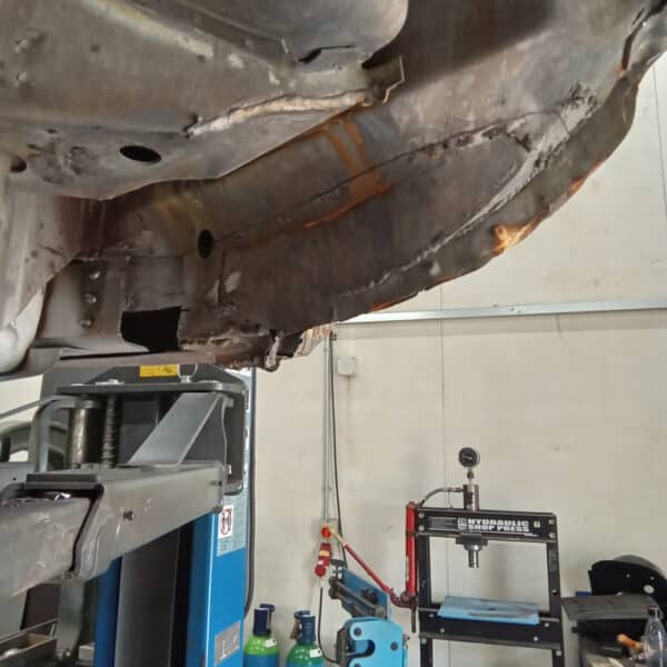 23062025 1978 Mercedes 350SL welding work 6