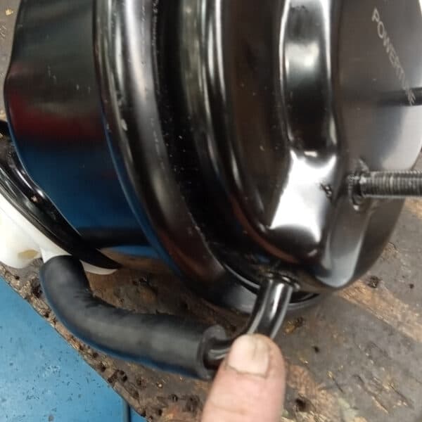 240625 1973 MG B Roadster fuel pipe and servo fitment 05