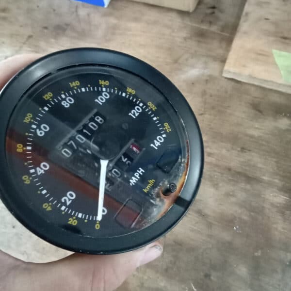 25062025 1985 Daimler DS420 fuel pump 8