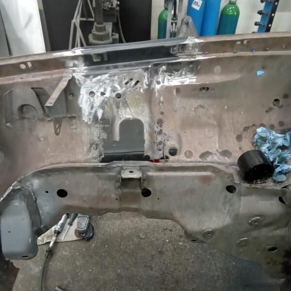 260625 1978 Mercedes 350SL Drivers Side Inner Wing and Shock Mount 3