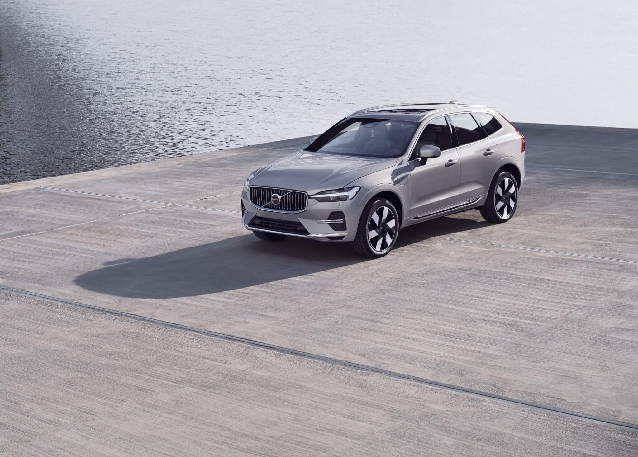 294987 XC60 Recharge T8 Silver Dawn scaled