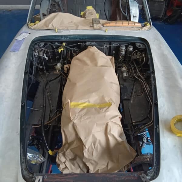 300525 1969 Aston Martin DB6 Volante Door Rubbers 06