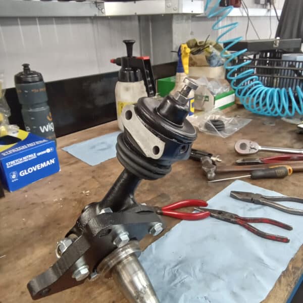 300525 1969 Aston Martin DB6 Volante Suspension 04