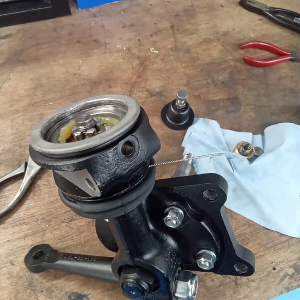 300525 1969 Aston Martin DB6 Volante Suspension 09