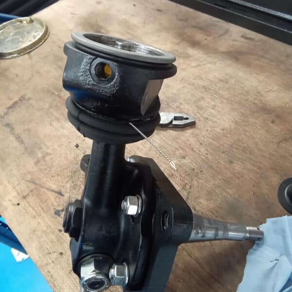 300525 1969 Aston Martin DB6 Volante Suspension 10