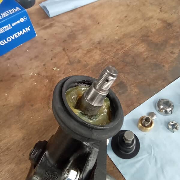 300525 1969 Aston Martin DB6 Volante Suspension 11