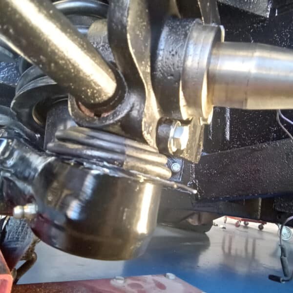 300525 1969 Aston Martin DB6 Volante Suspension 14
