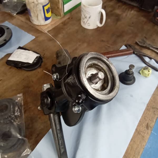 300525 1969 Aston Martin DB6 Volante Suspension 22