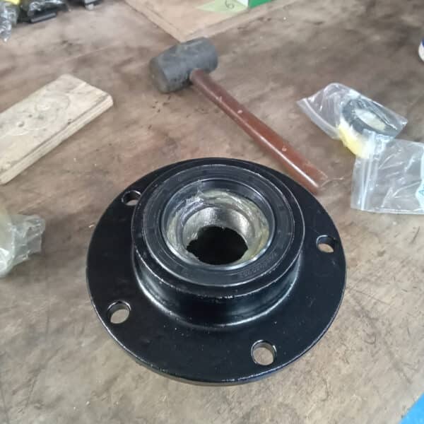 300525 1969 Aston Martin DB6 Volante Suspension 27