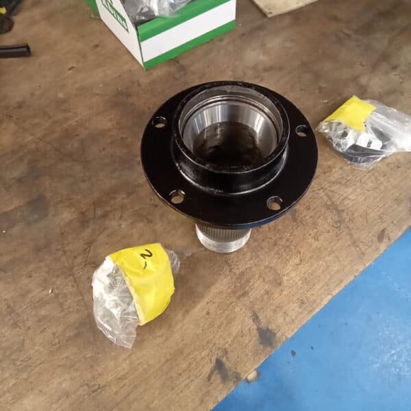 300525 1969 Aston Martin DB6 Volante Suspension 28
