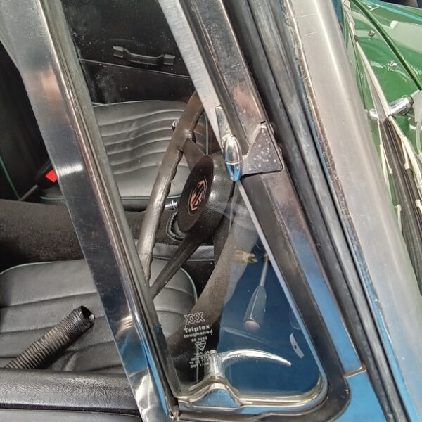 310525 1978 MG Midget 1500 Heater Valve 05