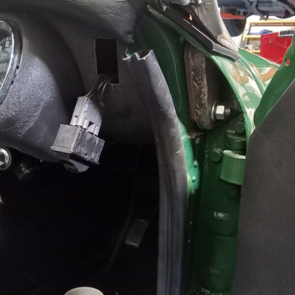 310525 1978 MG Midget 1500 Heater Valve 07