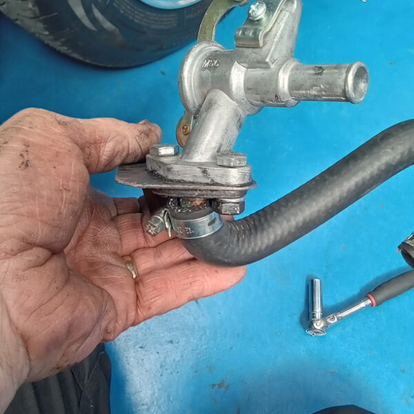 310525 1978 MG Midget 1500 Heater Valve 3