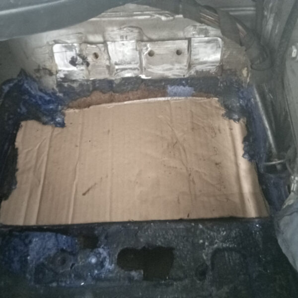 310525 1993 Ford Escort XR3I Battery Box 05