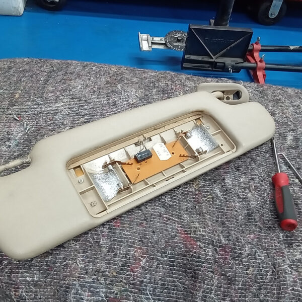 310525 1997 Mercedes 280SL Sunvisor 14