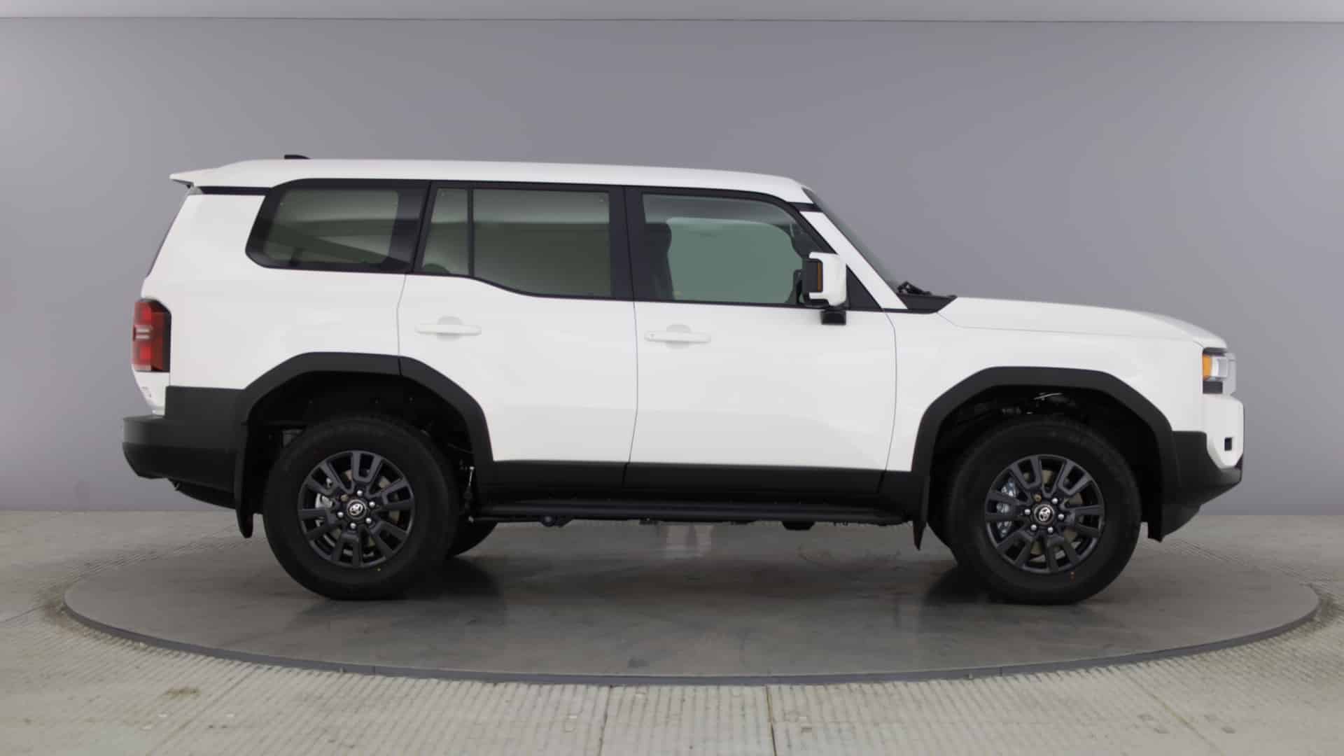 Toyota Land Cruiser Commercial 14
