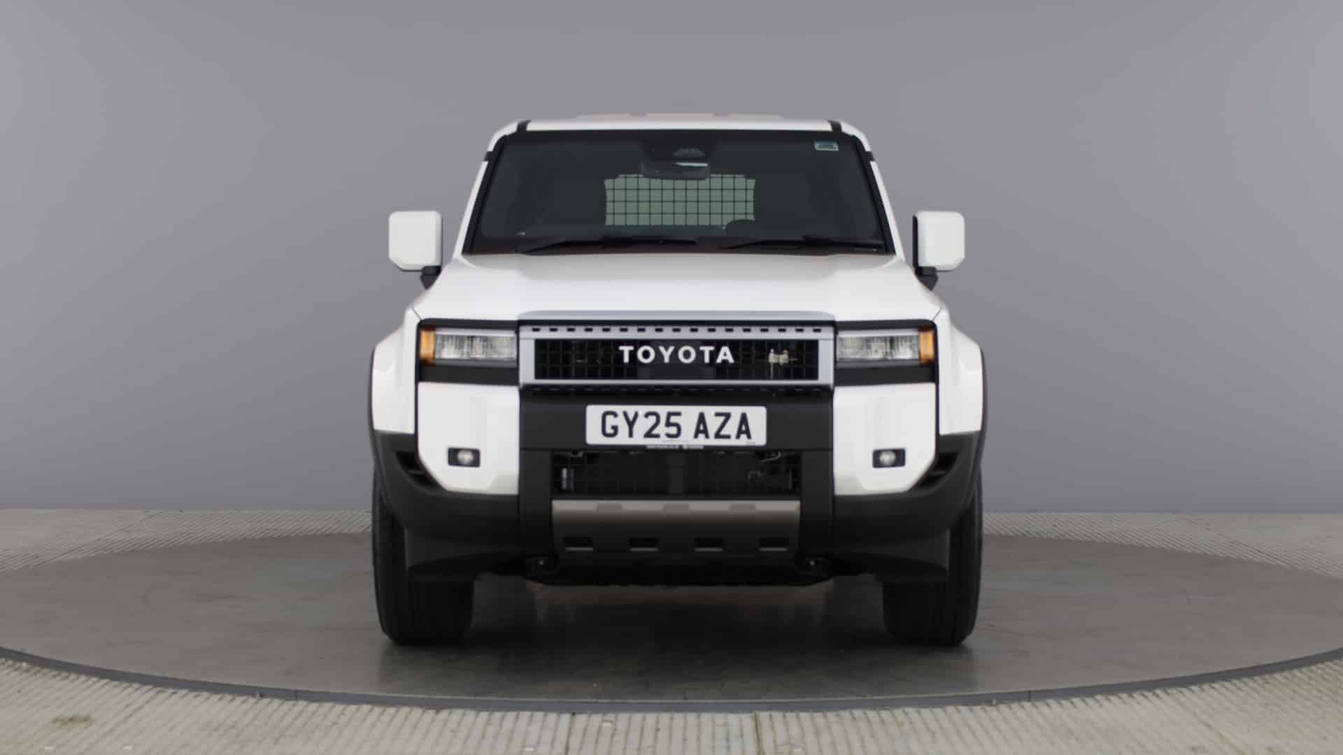 Toyota Land Cruiser Commercial 16