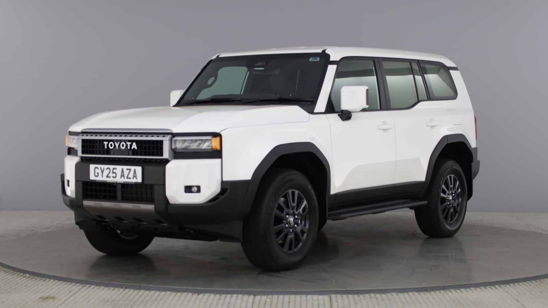 Toyota Land Cruiser Commercial 18