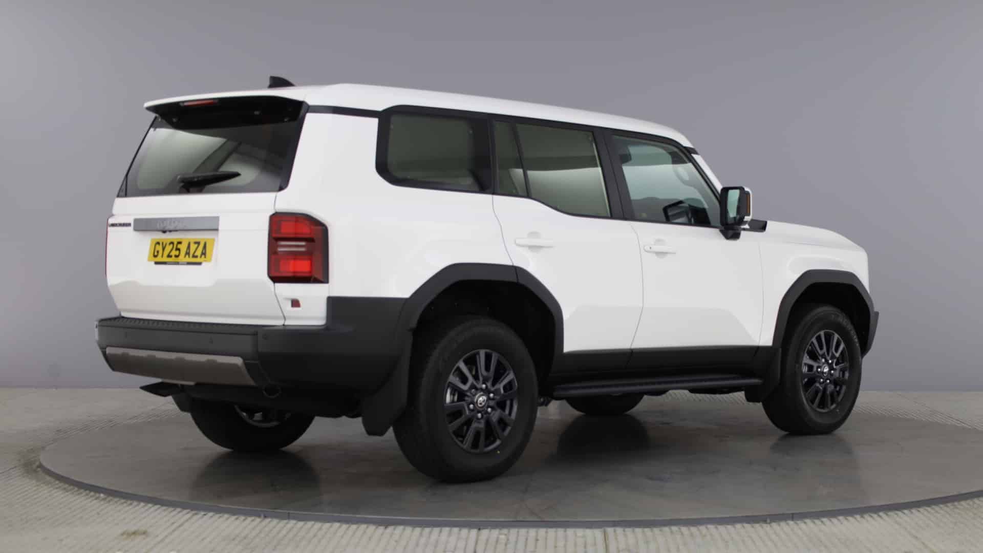 Toyota Land Cruiser Commercial 6
