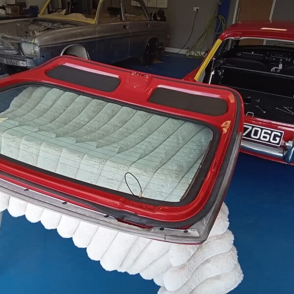 03.07.2025 1968 MGB GT Red boot lid 4